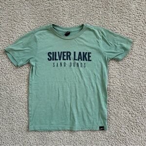 Silver lake sand dunes boys size small T-shirt green